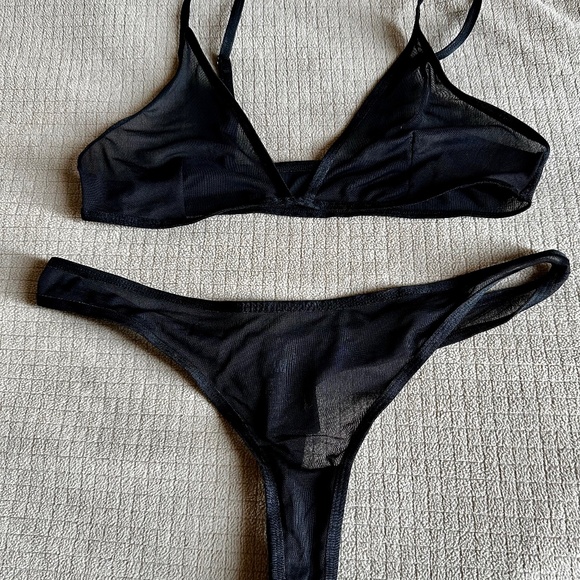 H&M BLACK MESH MATCHING BRA AND PANTY SET SIZE MEDIUM - Picture 1 of 2